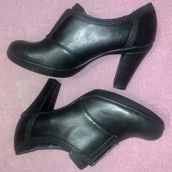 🆕 SnakeSkin Booties 🐍🖤 - Picture 2 of 11